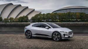 Czy samochody elektryczne mają prawo jeździć buspasem? Odkryj aktualne przepisy!