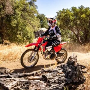 Honda CRF 125 – Odkryj moc, osiągi i zwrotność w terenie