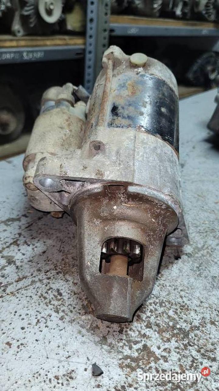 Jak zlokalizować rozrusznik w Civic VIII