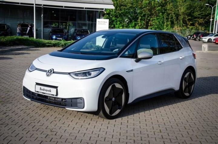 Porównanie masy samochodów elektrycznych i spalinowych