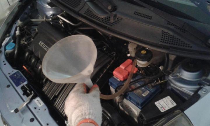 Wybór oleju do Honda Jazz – najlepsze opcje, które pozwolą uniknąć problemów