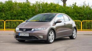 Gdzie jest filtr paliwa w Honda Civic VIII i jak uniknąć problemów z autem