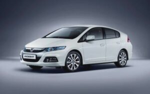 Honda Insight – czy warto postawić na hybrydę? Odkryj jej ukryte wady i zalety