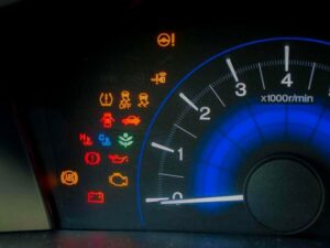 Znaczenie kontrolek w Honda Civic: Jak interpretować ich sygnały i co z nimi zrobić?