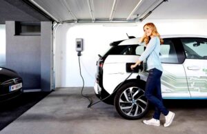 Ile czasu zajmuje ładowanie samochodu elektrycznego na stacji? Sprawdź, co musisz wiedzieć!