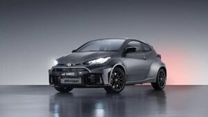 Ile świateł cofania ma Toyota Yaris i jak je skutecznie wymienić?