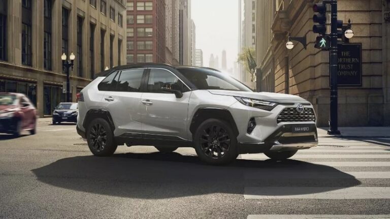 Jak wykorzystać napęd 4×4 w Toyota RAV4 II – kluczowe informacje i praktyczne porady