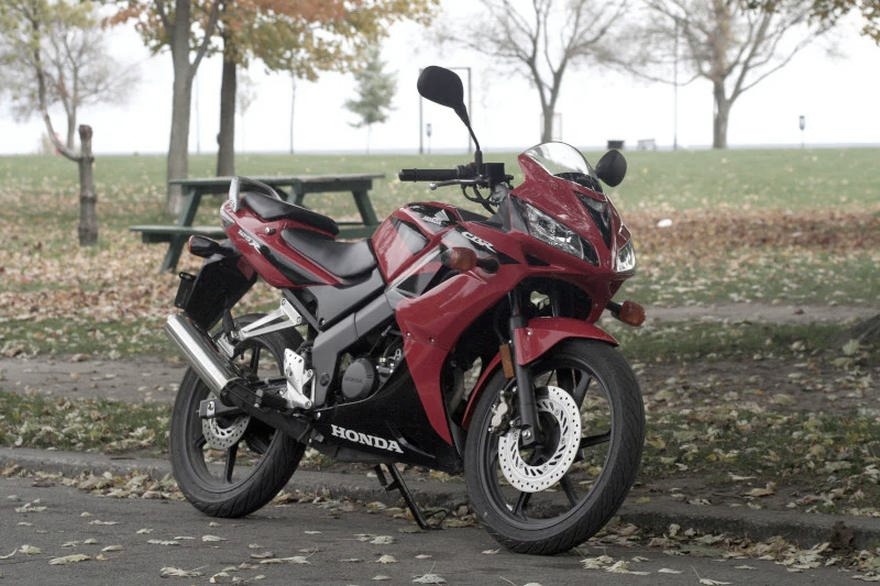 Zwiększ moc swojego motocykla: sprawdzone modyfikacje dla Honda CBR 125