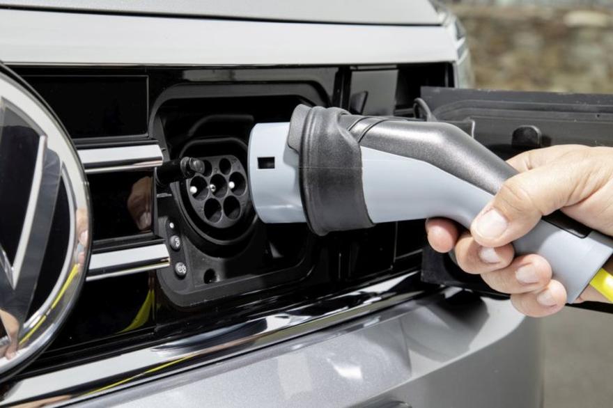 Ładowanie samochodu elektrycznego
