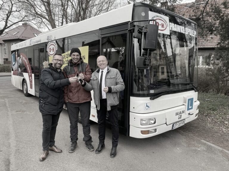Ile kosztuje prawo jazdy kategorii D? Odkryj pełne wydatki i sposoby na oszczędności