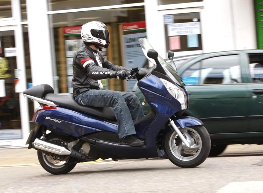 Ile oleju potrzeba do silnika w Honda S-Wing 125? Oto kluczowe informacje, które warto znać!