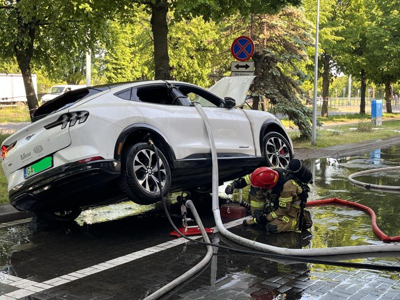 Pożary samochodów elektrycznych