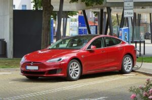 Czy samochód elektryczny się opłaca: sprawdź ukryte koszty i realne oszczędności