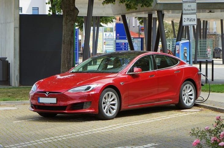 Czy samochód elektryczny się opłaca: sprawdź ukryte koszty i realne oszczędności