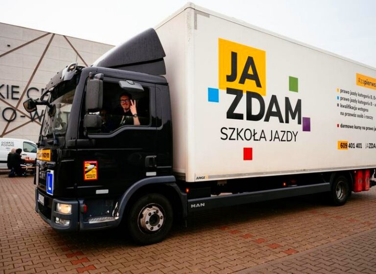 Ile naprawdę kosztuje prawo jazdy na ciężarówkę i jak uniknąć ukrytych kosztów