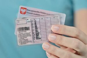 Międzynarodowe prawo jazdy: gdzie je wyrobić i jak uniknąć problemów?