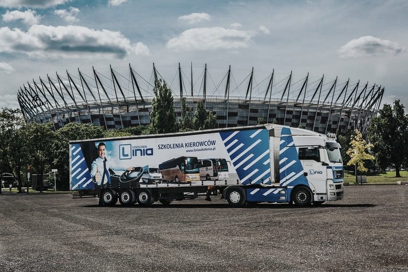 Prawo jazdy kat C - wszystko, co warto wiedzieć o uprawnieniach i ograniczeniach