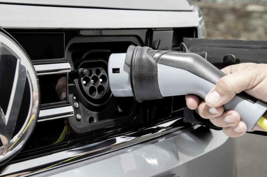 Ładowanie samochodu elektrycznego