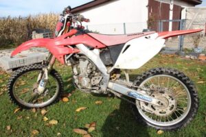 Ile oleju do silnika Honda CRF 250? Właściwa ilość i sposób wymiany