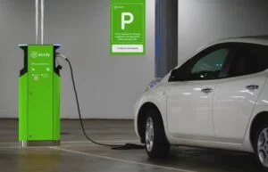 Ile stacji ładowania samochodów elektrycznych działa w Polsce? Aktualne dane