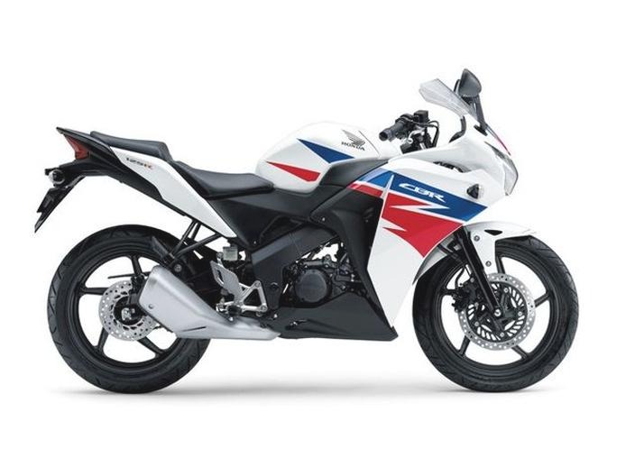 Lokalizacja filtra oleju w Honda CBR 125 — szybka instrukcja wymiany