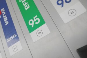 Jakie auta mogą tankować benzynę E10? Lista modeli i sposób weryfikacji